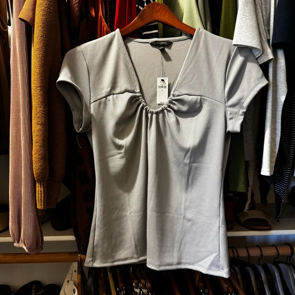 Banana Republic Factory Gray Sheen Ribbed Shirred Short-Sleeve Top Medium NWT - Picture 2 of 5